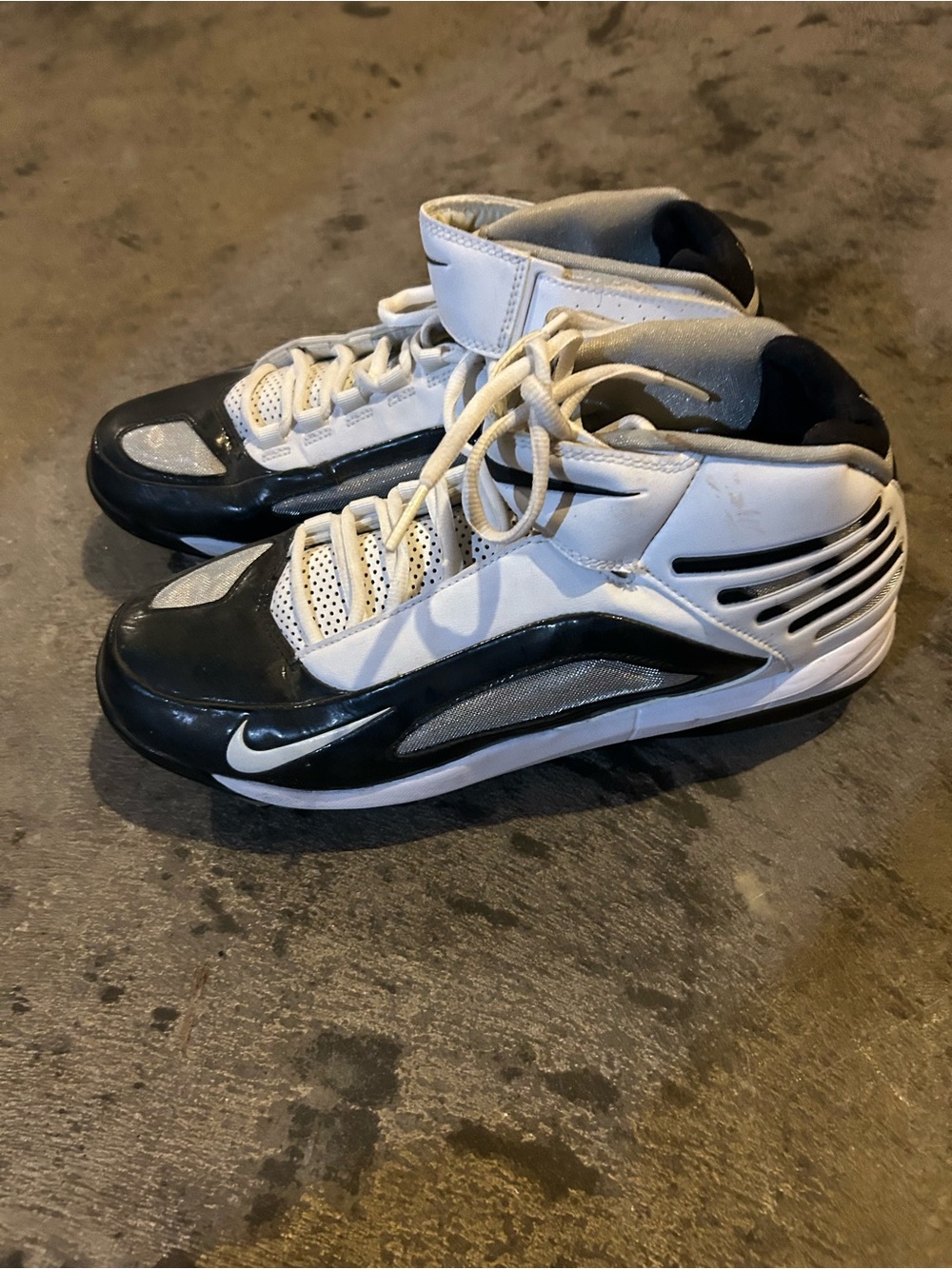 Nike Mens Black and White Baseball Cleats